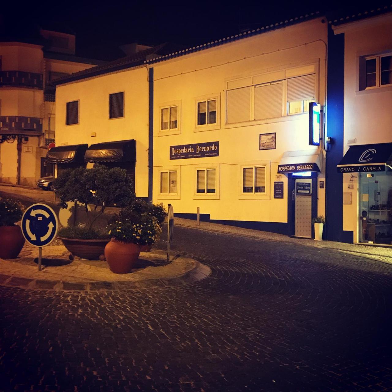 Hospedaria Bernardo Ericeira Bagian luar foto